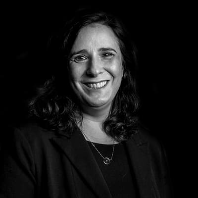 Elza Fátima Rosa Veloso | Elza Fátima Rosa Veloso é coordenadora e professora da Fundação Instituto de Administração, com título de Doutora em Administração pela FEA/USP. 