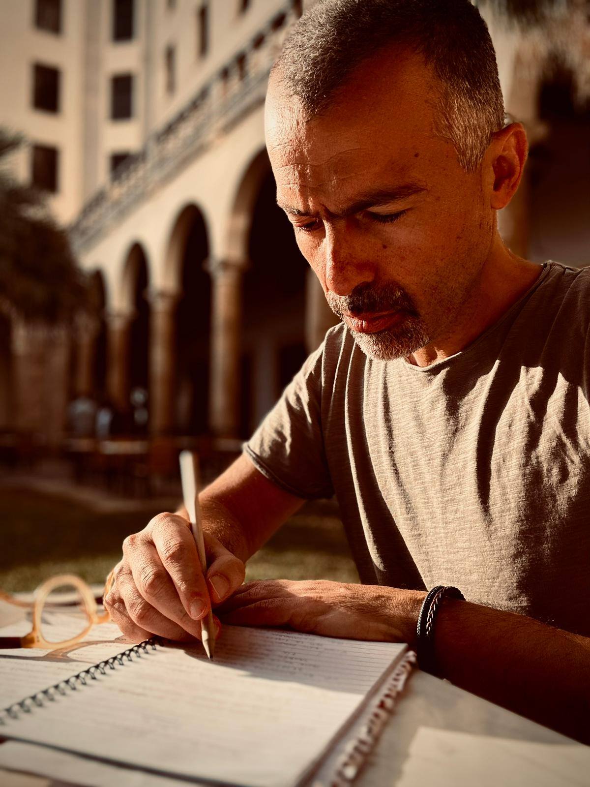 Jamil Chade | Correspondente na Europa há duas décadas e tem seu escritório na sede da ONU em Genebra. Com passagens por mais de 70 países, o jornalista paulistano foi três vezes finalista do Prêmio Jabuti, vencedores de prêmios no Brasil e no exterior