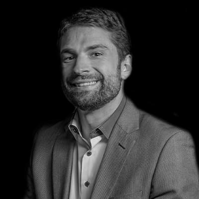 Leonardo Garnica | Manager na Embraer em Inovação, Master em Engenharia Industrial e extensão em Inovação por Oxford.
