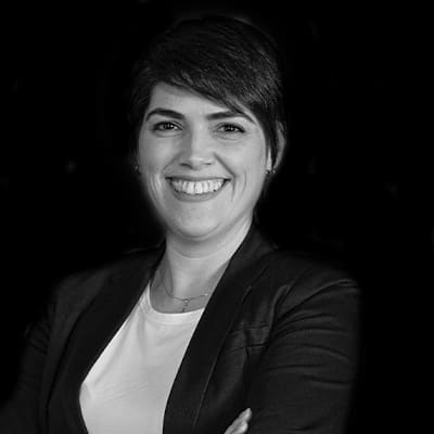Sabrina Della Santa Navarrete | Professora mestre em Administração pela ESPM-SP e Doutoranda em Administração pela FEA-USP. Experiência em Desenvolvimento de Negócios Internacionais.