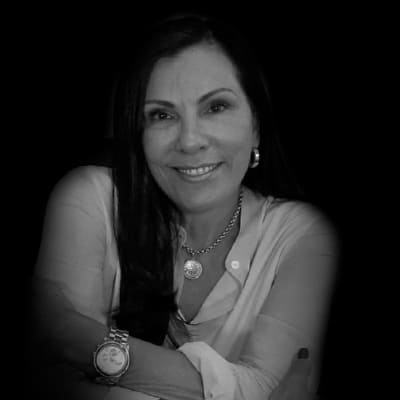 Denise Lustri | Diretora da Cohros. Especialista em Gestão Estratégica de Pessoas, Desempenho e Competências. Mestre em Administração pela FEA-USP.