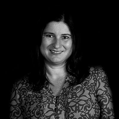 Flávia Bravin | Diretora editorial da Saraiva, sendo especialista pela International Management pela Stockholm University. Com Mestrado e Doutorado pela FEA-USP.